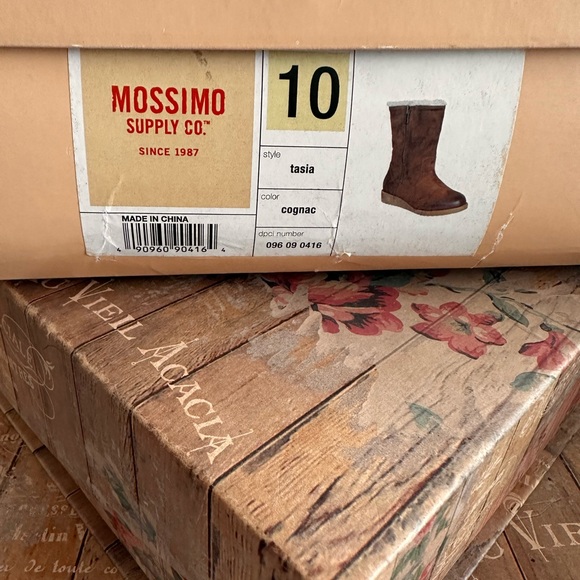 Womens Mossimo Supply Co. Tasia Shearling Boot - Picture 11 of 11